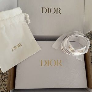 DIOR Gift box with dust bag and ribbon